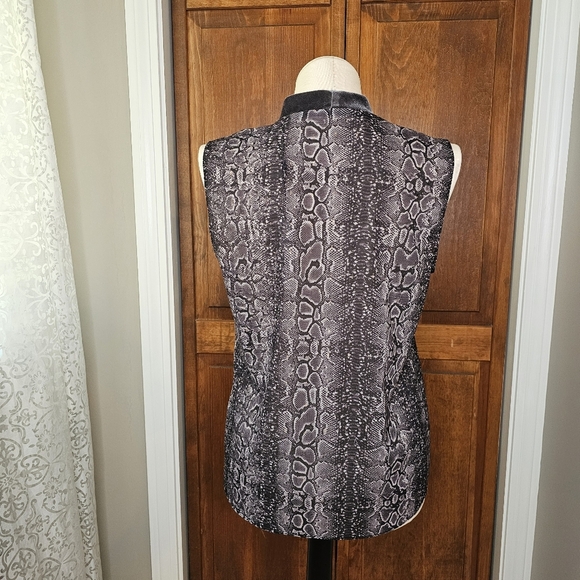 Tahari Rosalyn Gray Sleeveless Blouse Snake Print Velvet Trim Women's Large - Picture 6 of 13